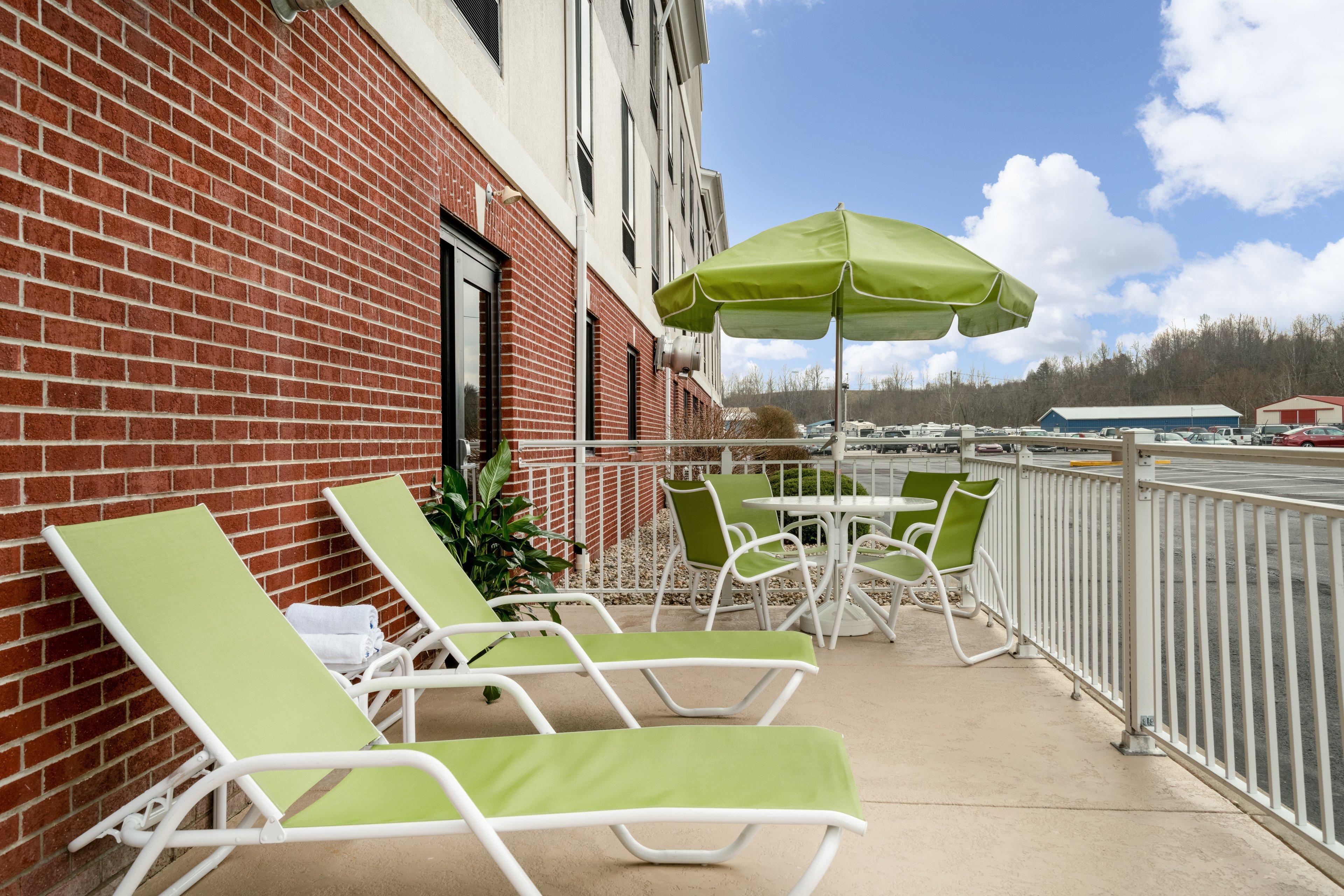 Holiday Inn Express Hotel & Suites Ashland By Ihg Exterior photo